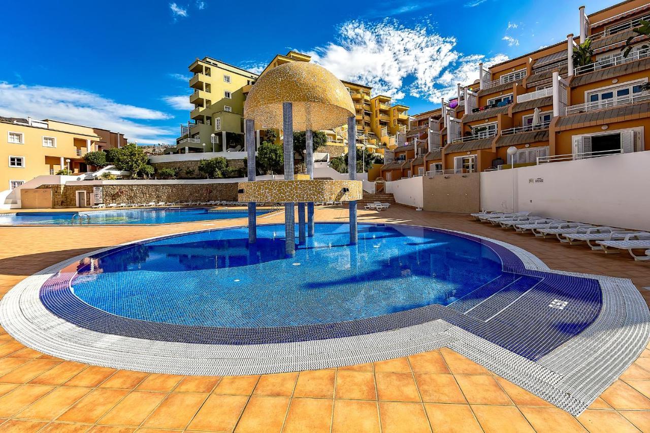 Apartment In The Orlando Complex 阿德耶 外观 照片