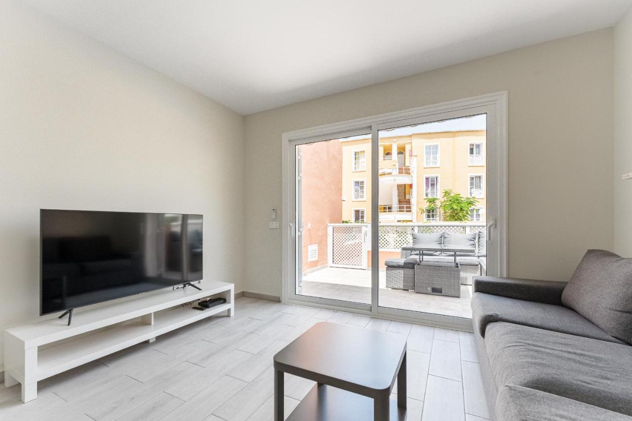 Apartment In The Orlando Complex 阿德耶 外观 照片