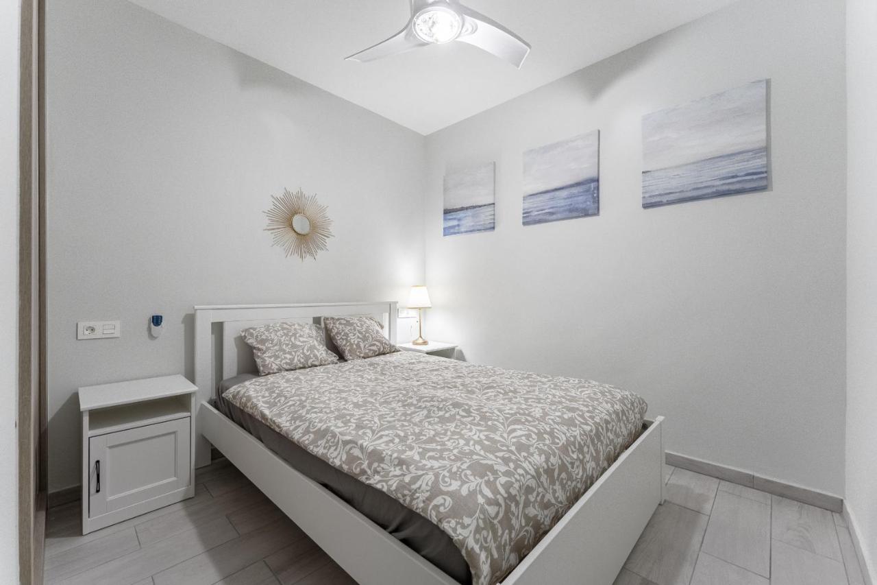 Apartment In The Orlando Complex 阿德耶 外观 照片
