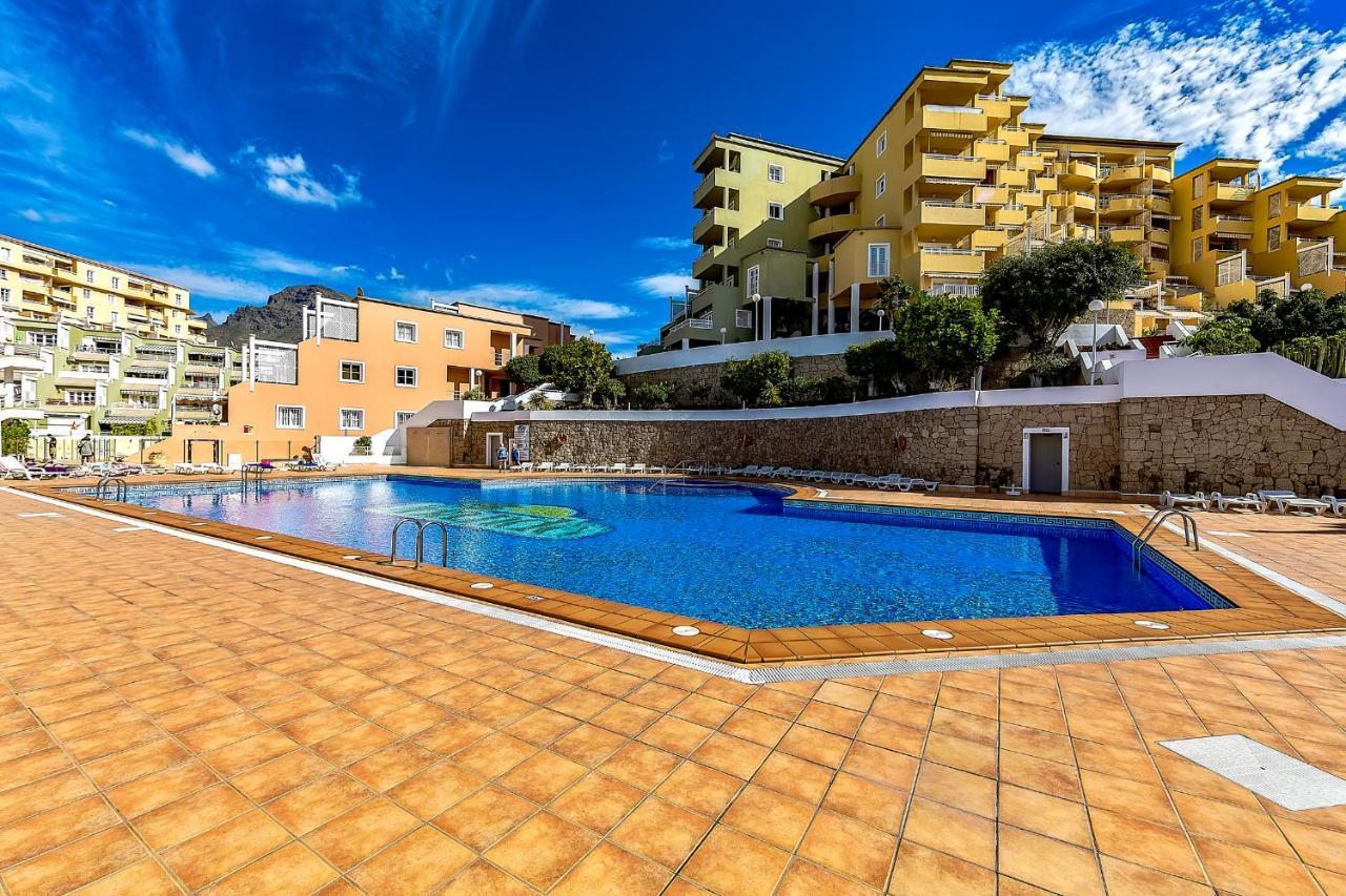 Apartment In The Orlando Complex 阿德耶 外观 照片