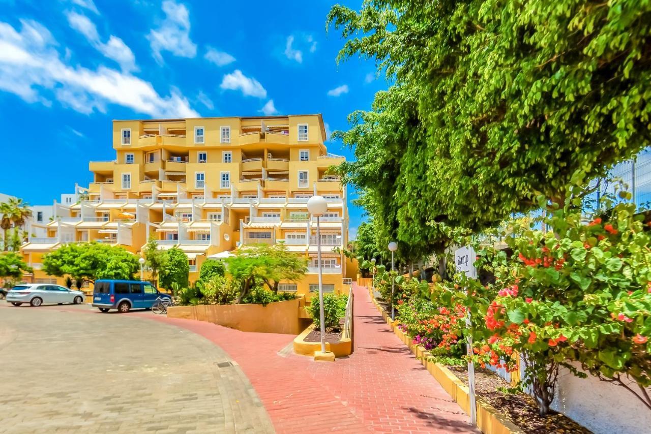 Apartment In The Orlando Complex 阿德耶 外观 照片